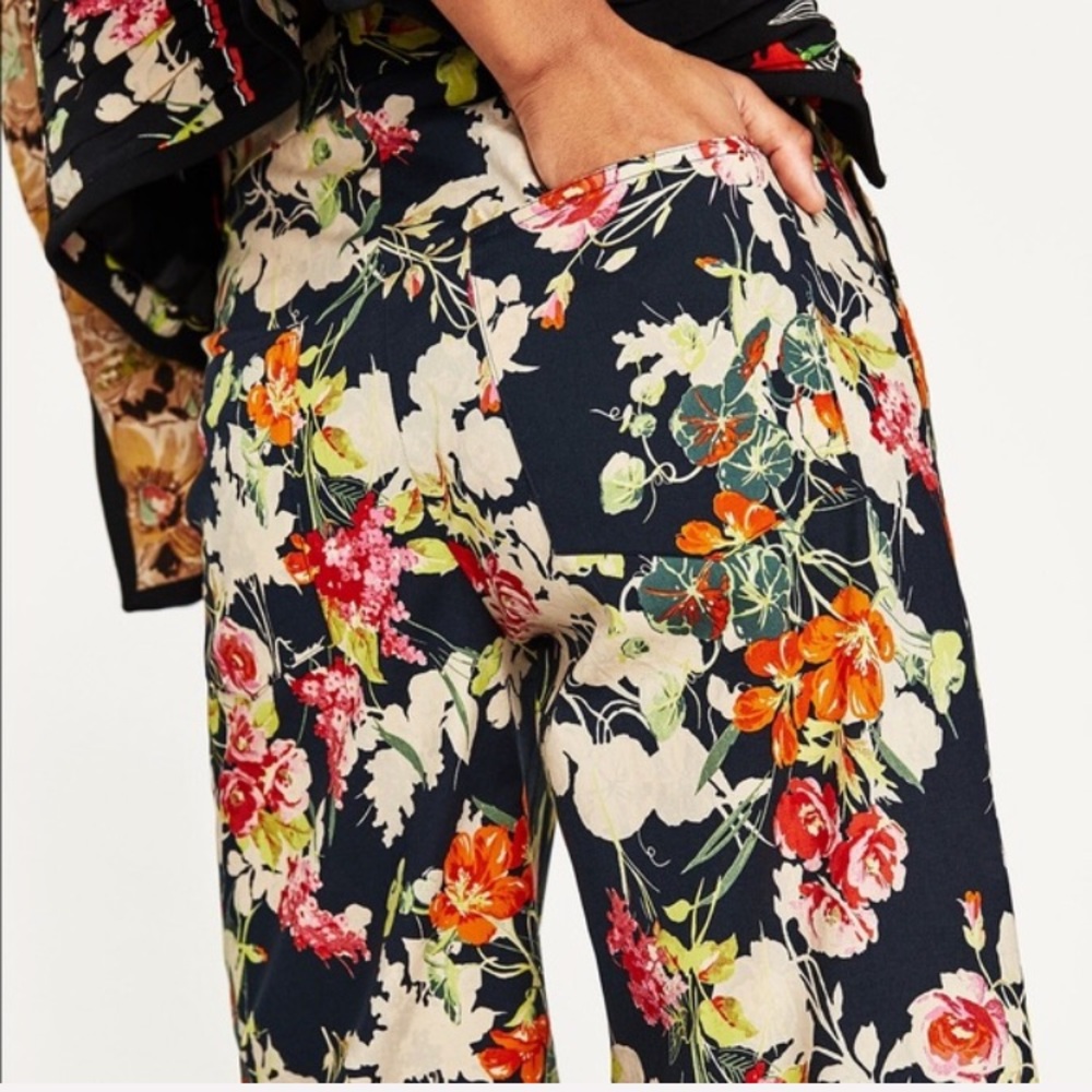 Zara Woman floral print pants; size Small - Picture 4 of 8